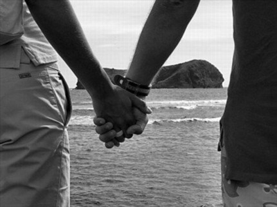Amare  è una parola dolce  che entra nel cuore  di chi sai far innamorare  senza dover dire 