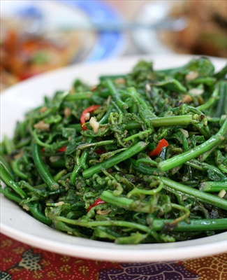 Tumis Daun Pakis