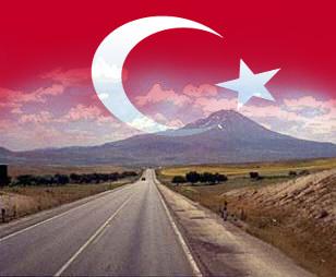 Yol, Dağlar ve Türk Bayrağı