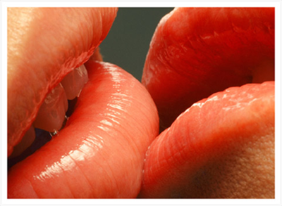 kissing