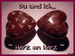 Ja er /sie liebt dich :D