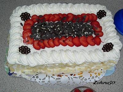 Çilekli Yaş Pasta