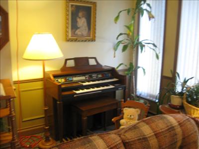 Free organ lesson in the Narthex at Holy Cross Lutheran Church, Kitchener