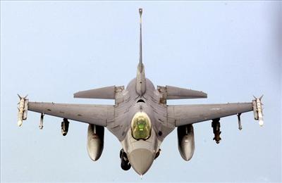 F16