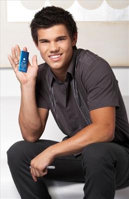 TAYLOR LAUTNER