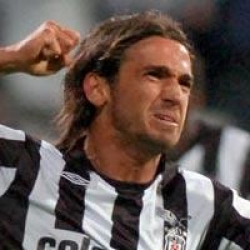 Evet ibrahim kaş aslında şanssız bir futbolcu aslında bjk için deil türk futbolu için önemli bir oyuncudur