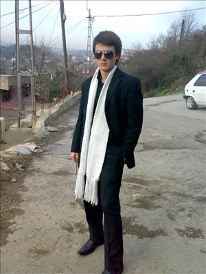 D)Hiçbiri (Şafak daha yakışıklı)