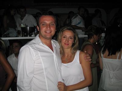 Sadece Çok Ama Çok Seviyor...