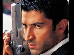 EZEL BAYRAKTAR (KENAN IMIRZALIOGLU)