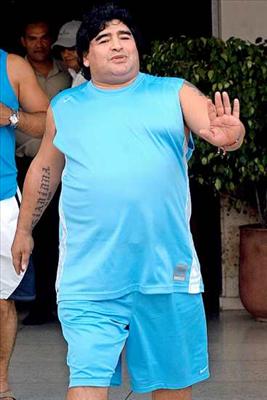 Hayır atlamasın...Çünkü Maradona şişman ve sahaya tlayacak atletik bir vücuda sahip değil