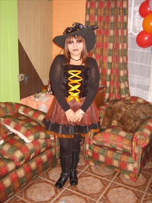 07 Allyson, bruja