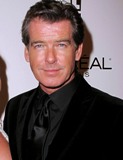 Pierce Brosnan kell nekünk