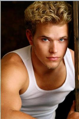 Kellan Lutz (EMMET)