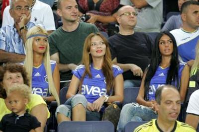 Caddenin Sarı Kanaryaları