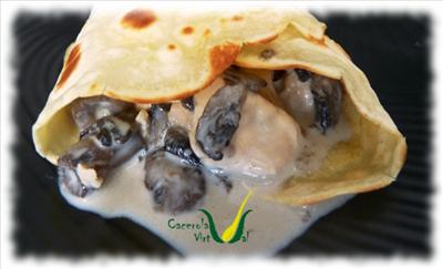 Crepes de pollo y crema de champiñones